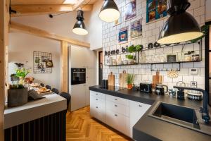 Prague Days - Stunning Loft - AC - Zizkov Tower