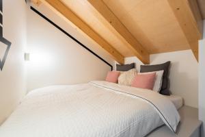 Prague Days - Stunning Loft - AC - Zizkov Tower