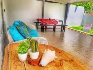 Malilia Beach_Sainte-Anne_Plage de la Pointe du Marin 5min à pied_Maison mitoyenne avec WIFI à 5 min à pied de la Plage - Bernard