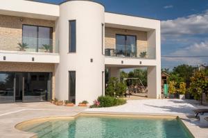 Villa Elani - Stylish And Modern 6B Seaview Villa