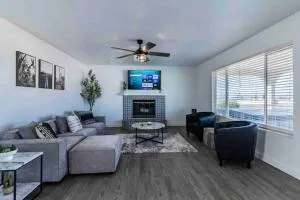 Peaceful Desert Villa w/Lake View & Spa - Topock