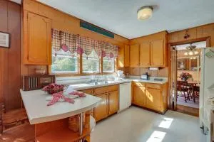 Haysi Nature Getaway with Fire Pit and On-Site Creek! - Grundy