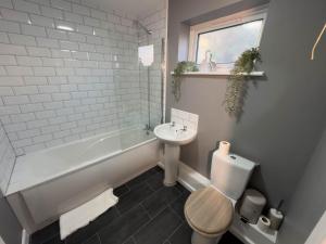 Thesiger Court Apartments - Free Private Parking - by Property Promise