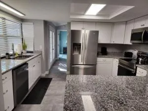 Home Away from Home with Heated Pool - Jasmine Estates