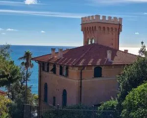 THE SHELL - New interior look but same old charm 200mt from the sea with garden and parking nearby - Porto Maurizio