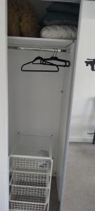 Cheerful house, private room and private shower toilet. comfortable king size mattress