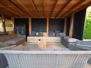 Luxurious Family Villa with sauna big garden and jacuzzi