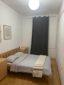 Lovely bright Apartment with Backyard-renovated!