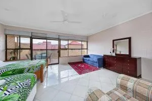 Tuggeranong Short Stay #10C - Sleeps 6 - Kambah