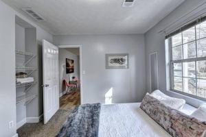 Gorgeous 5-bedroom home in Midtown- sleeps 15