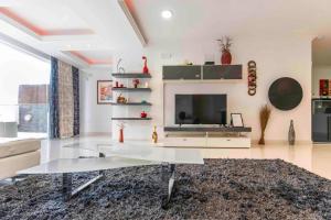 Oceanfront 3BR Penthouse Luxury & Views in Sliema