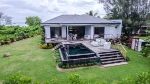 Villa Ho'a - bord de mer avec piscine - Papetoai