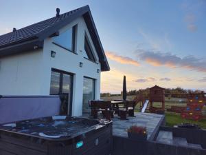 DOMEK W SŁONECZNIKACH, JACUZZI, QUADY, Góry