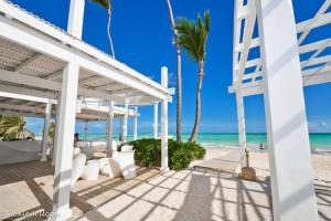 Oceanfront Playa Turquesa with highspeed Wi-Fi, pools, free beach access