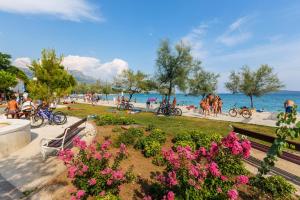 Apartments with a parking space Kastel Stari, Kastela - 21827 