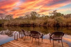 Camp Manatee - Luxury Riverfront Cabin on Santa Fe River with Stunning Views! - Deep Creek