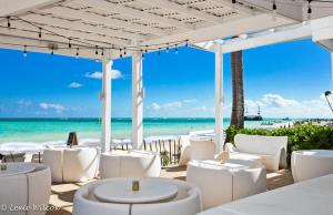 Oceanfront Playa Turquesa with highspeed Wi-Fi, pools, free beach access