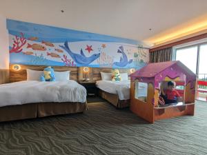 Premier Parent-child Family Room