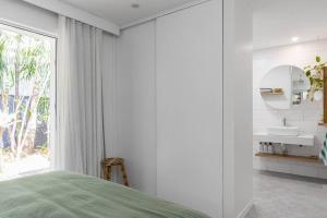 Pool House - Peaceful Luxury, Byron Bay