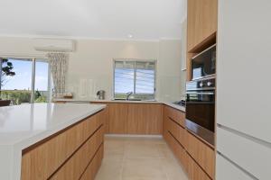 Aegina - Scenic Lakeside Family Retreat