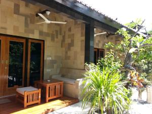 Phòng Deluxe Giường Đôi Nhìn Ra Hồ Bơi (Deluxe Double Room with Pool View)