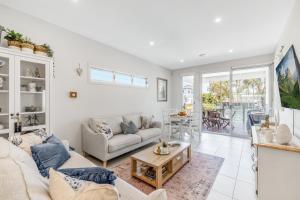 On Esplanade own flat & Pool, Manly cafe precinct