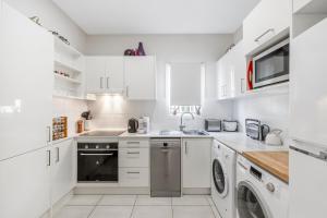 On Esplanade own flat & Pool, Manly cafe precinct