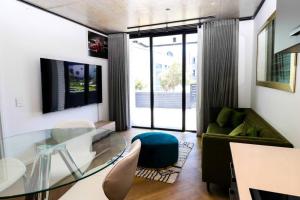 Modern apartment in Century City