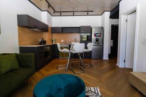 Modern apartment in Century City