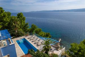 Seafront Villa Azzurro with heated pool