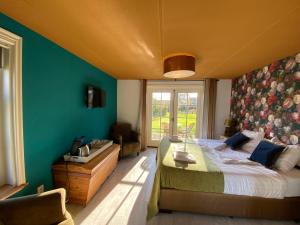 Deluxe Double Room with Terrace room in Recreatiepark Wiringherlant