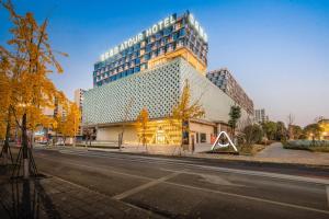 Atour Hotel Chengdu High Tech West District Government Affairs Center