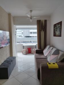 Apto na Vila Ocian Próximo á Praia com Wi-Fi e Churrasqueira na Sacada