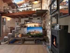 Live at the Acropolis shadow - under super scenic Anafiotika