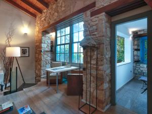 Live at the Acropolis shadow - under super scenic Anafiotika