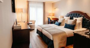 Comfort Twin room in Grand Hotel Karel V