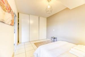 Appartements 7 min Alpexpo: lit double, terrasse, wifi fibre : photos des chambres