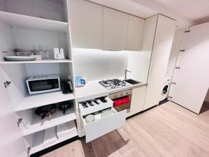 Melbourne CBD Empire Apartment