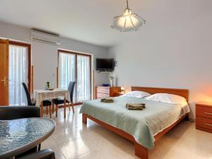 Apartment Alba-3 by Interhome