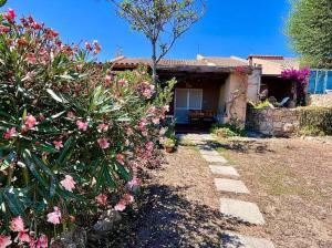Villino con vista mare e piscina img13