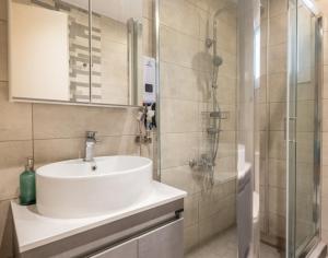 Ippocrates Luxury Apartment