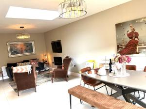 Charming Cosy 4-Bed House in Killarney - 4-star hotels in Killarney