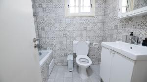 Beautiful Apartment in Harbour Paphos, Central & Close to Beach