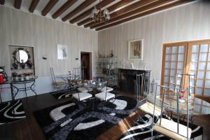 B&B / Chambres d'hotes Domaine Des Roses : Chambre Quadruple - Vue sur Jardin