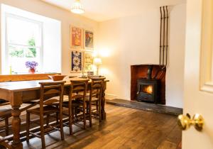 Panteg - a gorgeous retreat near the coast for 10