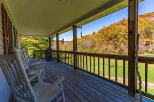 Creekside Paradise - A Peaceful Family Focused Retreat on a Flowing Creek - Abshers