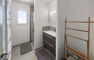 Maisons de vacances Gorgeous Home In Bassan With Kitchen : photos des chambres