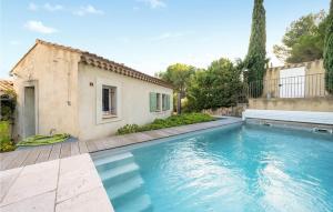 Maisons de vacances Awesome Home In Paradou : photos des chambres