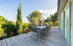 Maisons de vacances Awesome Home In Paradou : photos des chambres