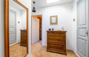 Maisons de vacances Awesome Home In Paradou : photos des chambres